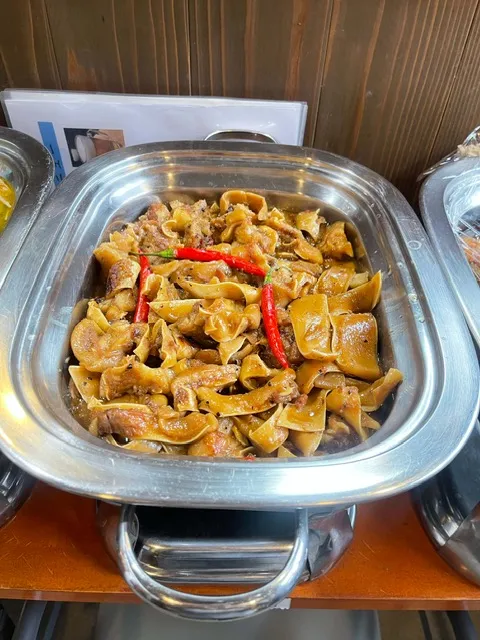 肉と野菜を使った日替わりフィリピン料理の一例